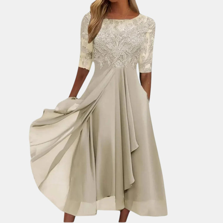 Kim | Robe élégante en dentelle au charme féminin